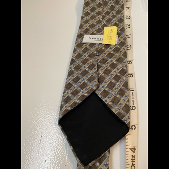 Van Heusen tie - Picture 2 of 3